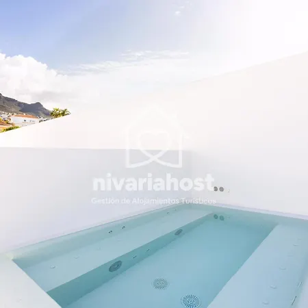 Esperanza Costa Adeje, By Nivariahost *