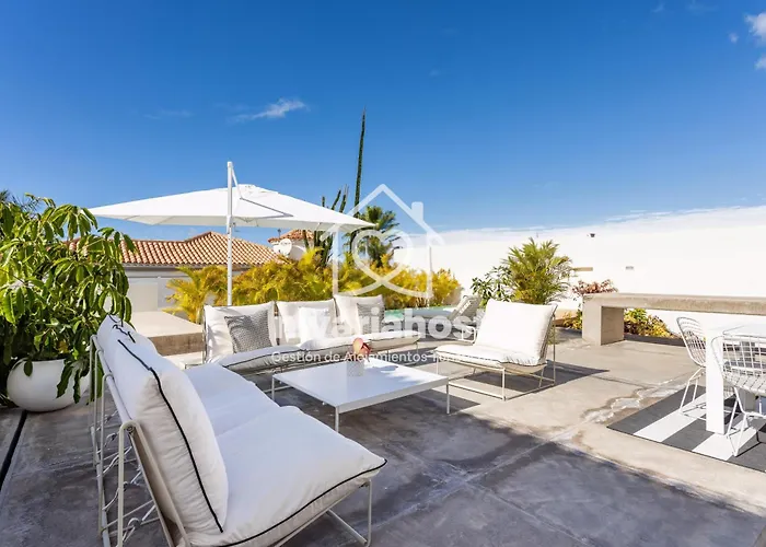 Esperanza Costa Adeje, By Nivariahost Адехе