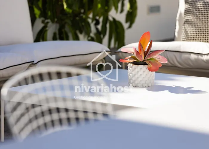 Esperanza Costa Adeje, By Nivariahost *