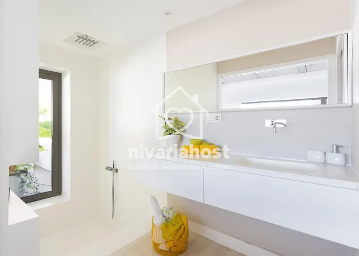 Villa Esperanza Costa Adeje, By Nivariahost *